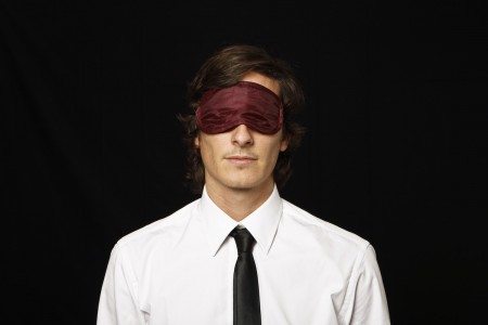 soumis avec les yeux bandés